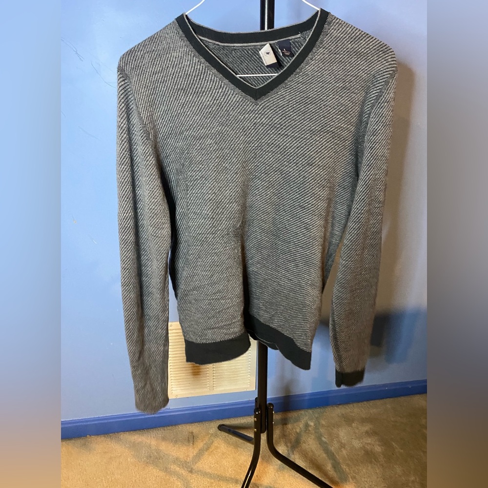 Extra fine 100% Merino Wool v-neck